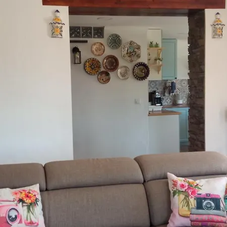 Casa Dos Bardos Holiday home Alvacoes do Corgo
